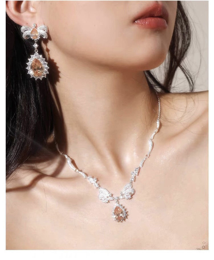 圓舞曲風橙鑽蝴蝶結重工鎖骨鍊｜輕奢高級感女星同款項鍊女