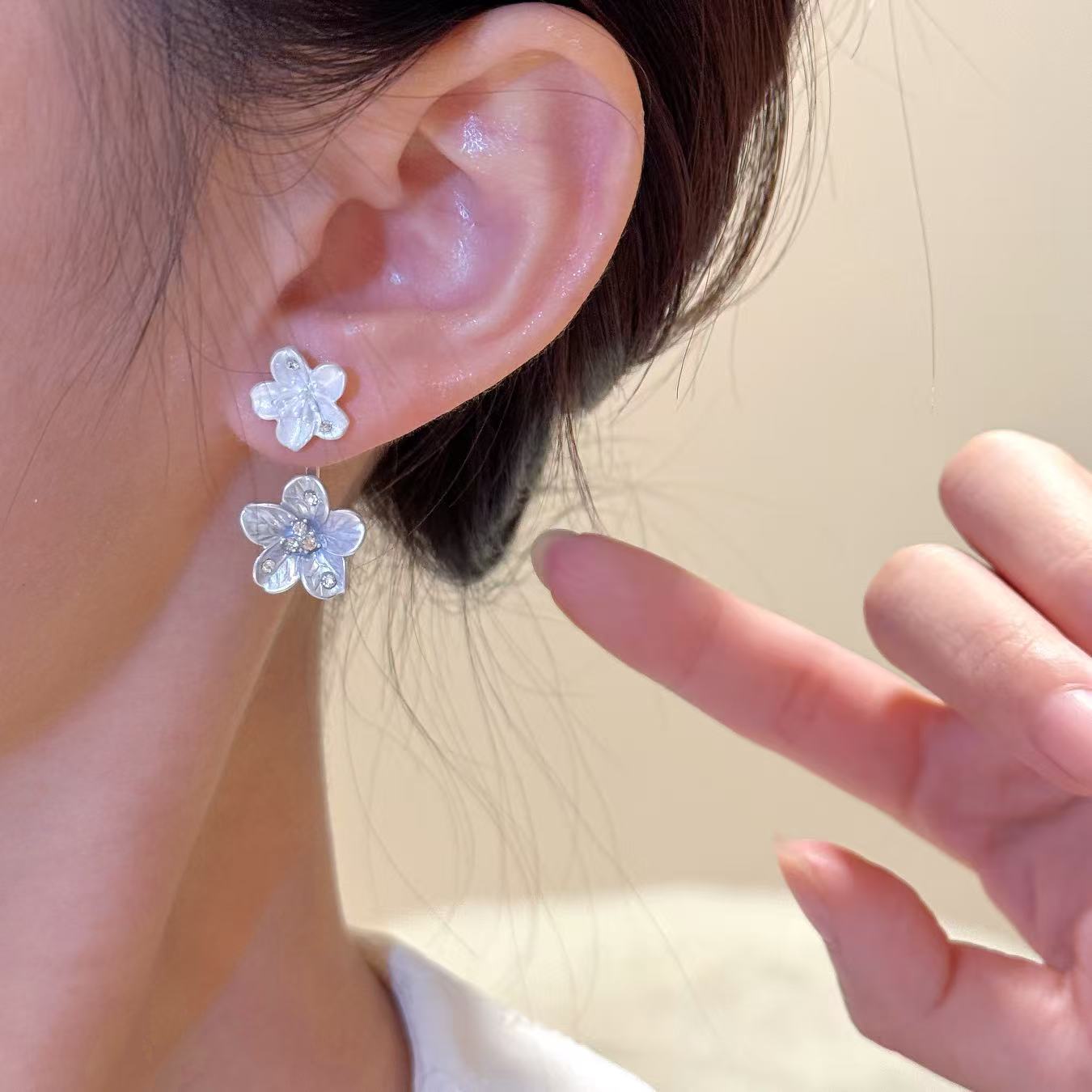 輕奢質感｜疊層透感花朵 雙層設計耳飾