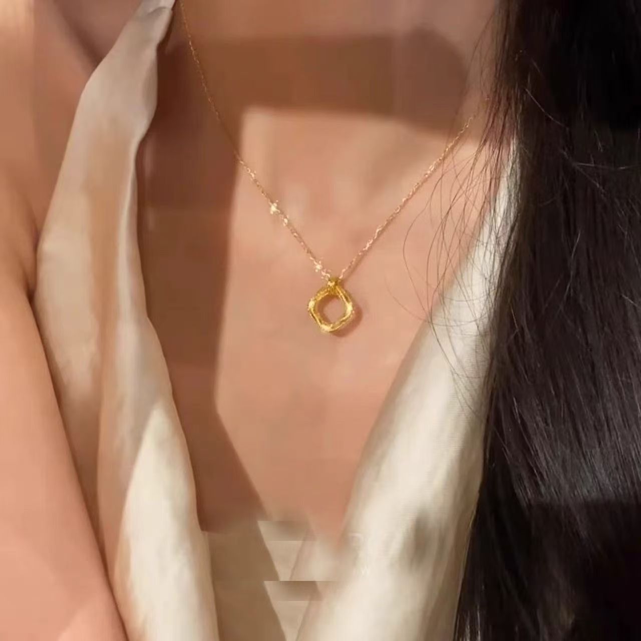 細鏈莫比烏斯項鍊｜通勤百搭輕奢款