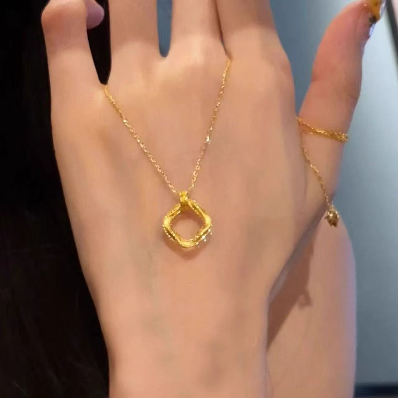 細鏈莫比烏斯項鍊｜通勤百搭輕奢款