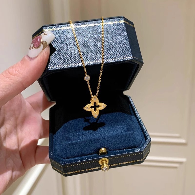 金質拉絲四葉草項鍊｜中古小眾氣質款 高級質感毛衣鎖骨鏈