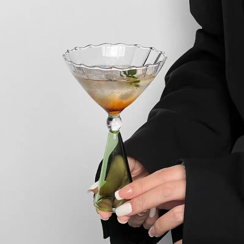波浪邊玻璃雞尾酒杯 | 綠色錐形底座高腳杯
