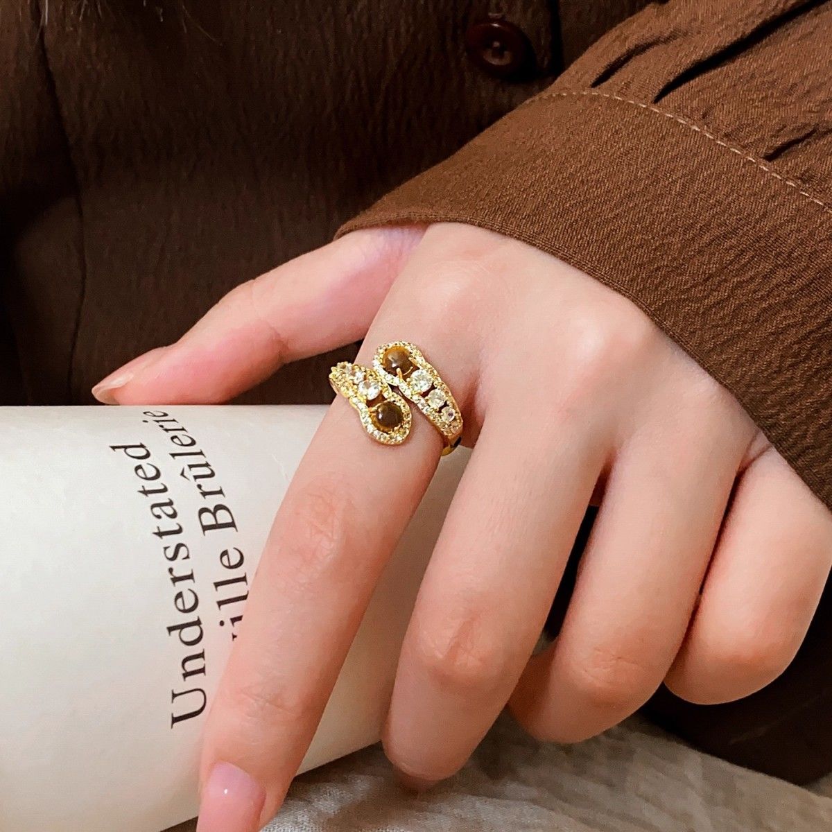 美拉德虎眼石蛇形開口指環｜2026 輕奢高級款