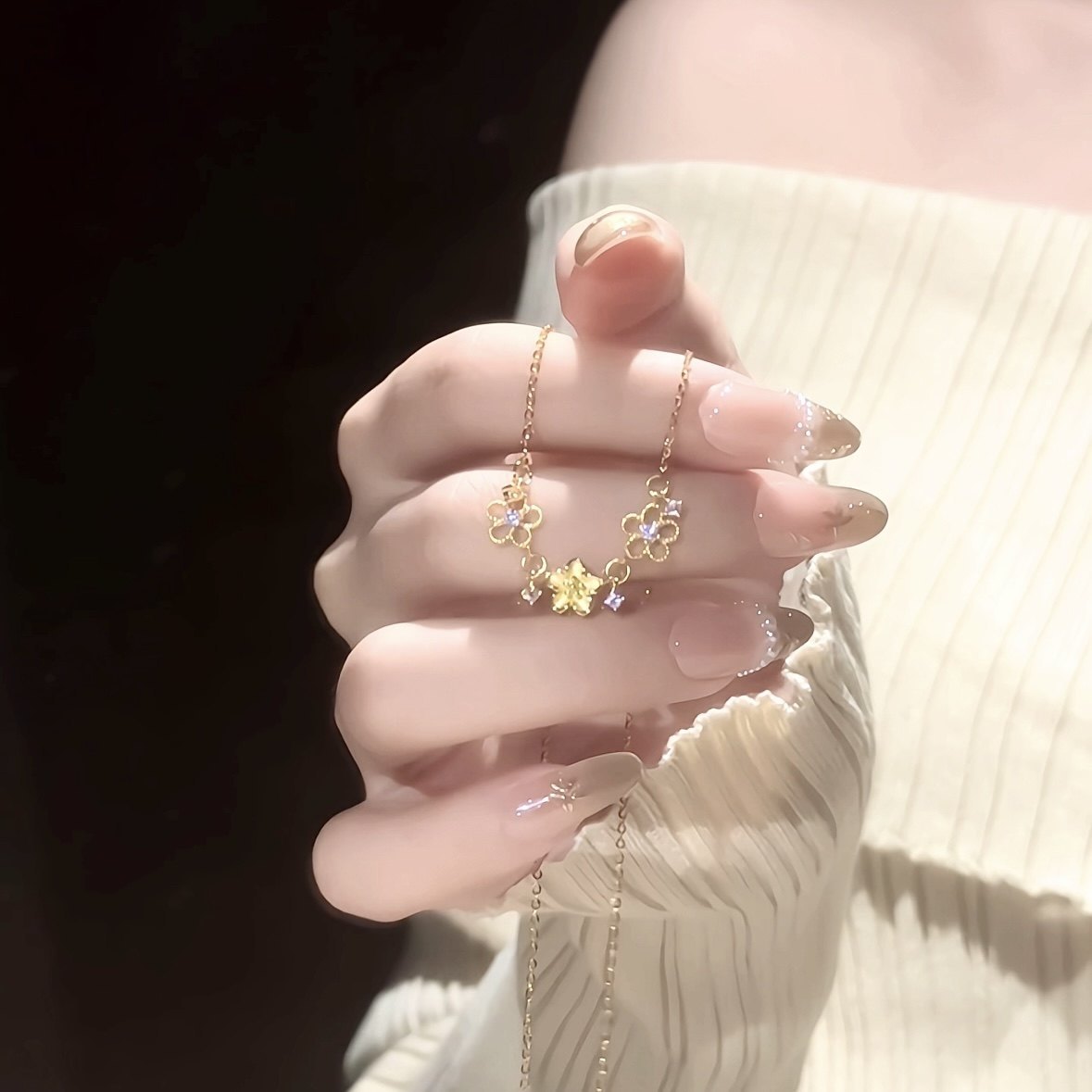 金色鏤空櫻花細節項鍊｜清雅日常穿搭款