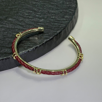 紅色皮革編織開口手鐲｜金色細節氣質日常款