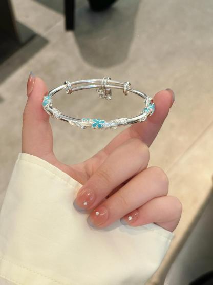 蝴蝶夜光點綴細節感手鏈手鐲款