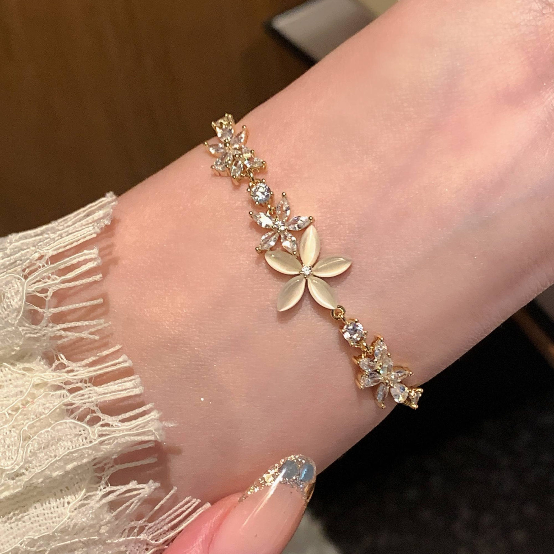 春日梨花抽拉腕鍊｜超閃锆石花朵甜美元氣款