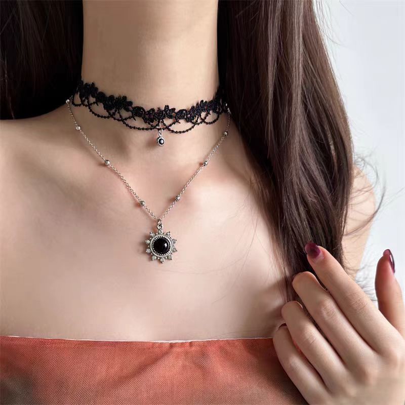 暗黑復古蕾絲 choker｜太陽花吊墜雙層鎖骨鏈