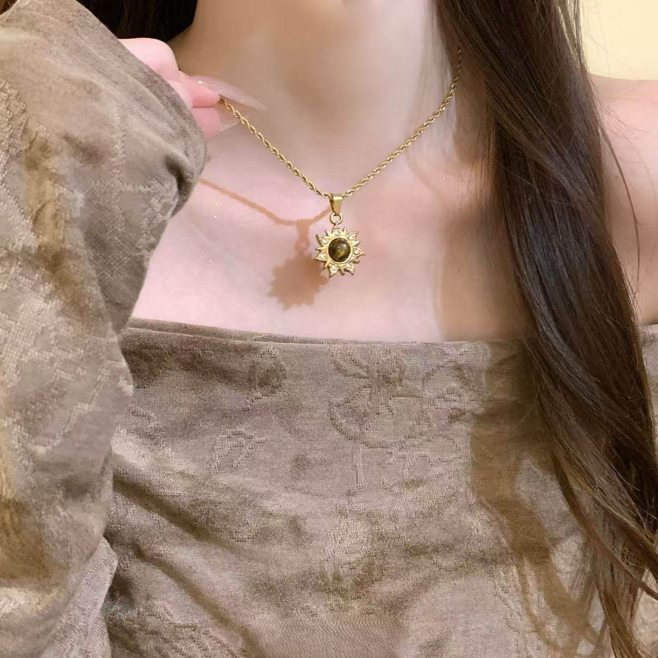 太陽花虎眼石項鍊｜輕奢小眾百搭鎖骨鏈