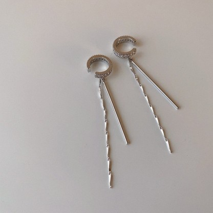 修长流苏耳骨夹｜满钻极简设计 打造日常高级气场