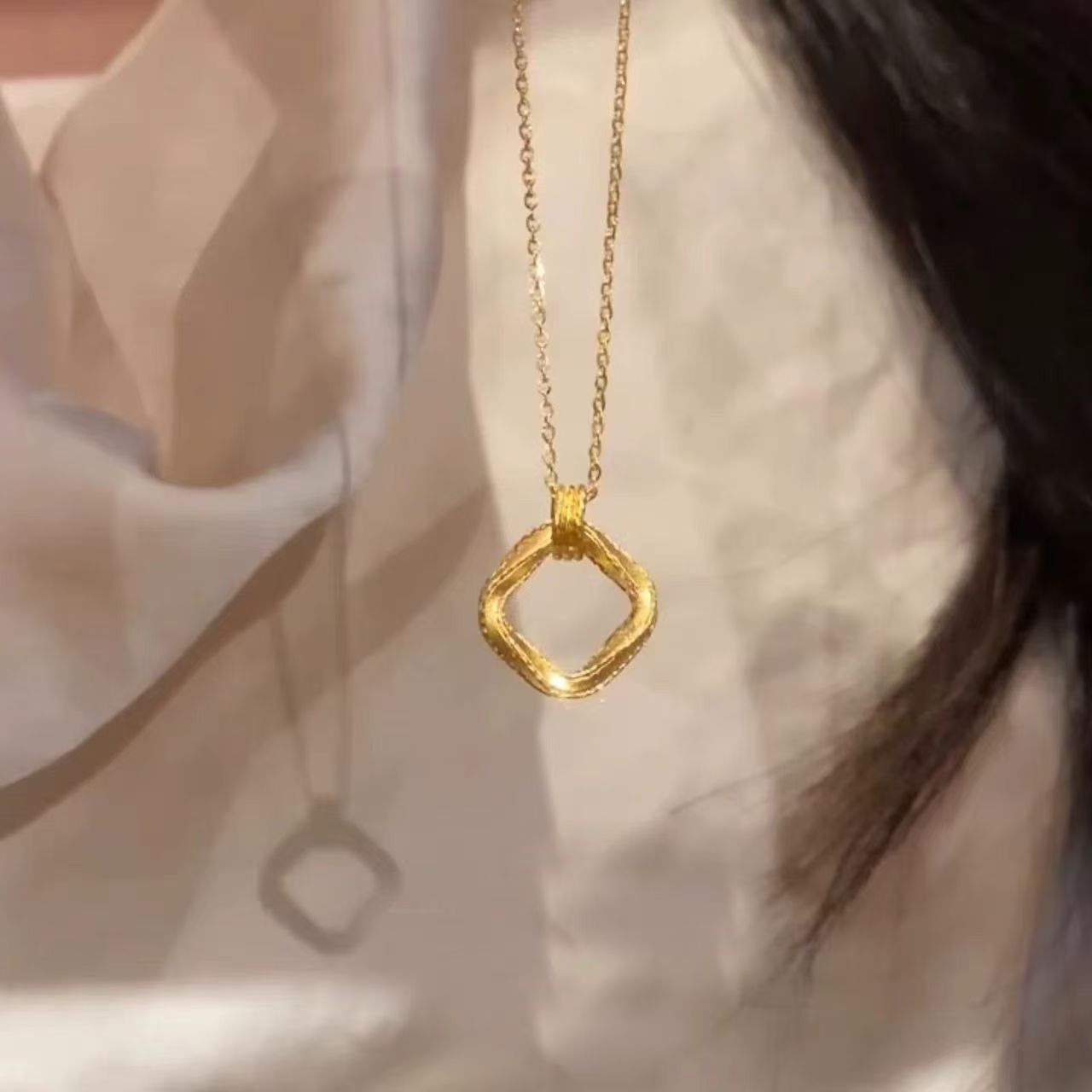 細鏈莫比烏斯項鍊｜通勤百搭輕奢款