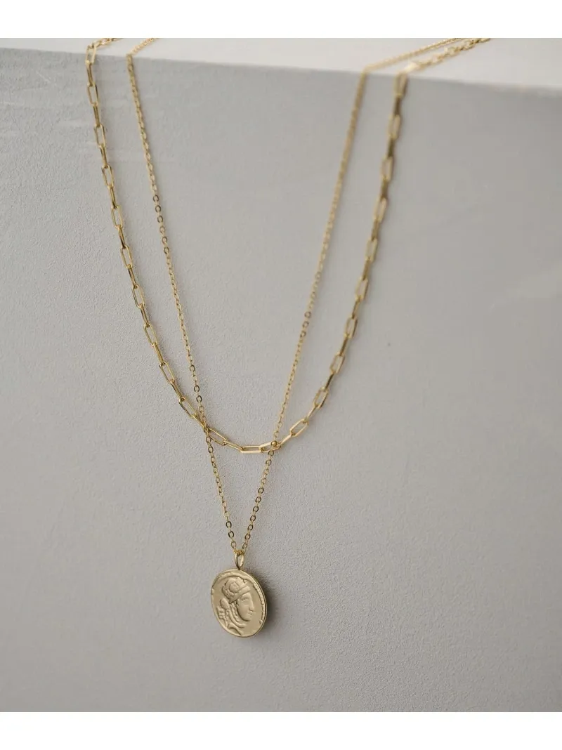 クラシカルなコインモチーフが目を引く3WAY仕様のネックレス。