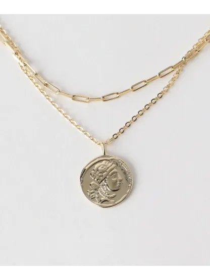クラシカルなコインモチーフが目を引く3WAY仕様のネックレス。