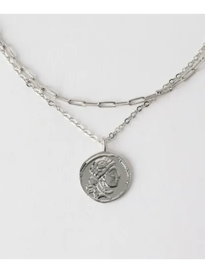 クラシカルなコインモチーフが目を引く3WAY仕様のネックレス。