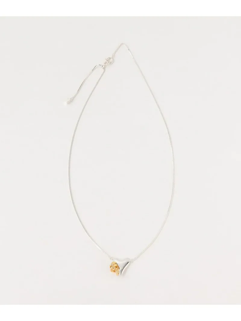 華奢なチェーンとハートモチーフが女性らしさ漂う＜LAPUIS＞のネックレス