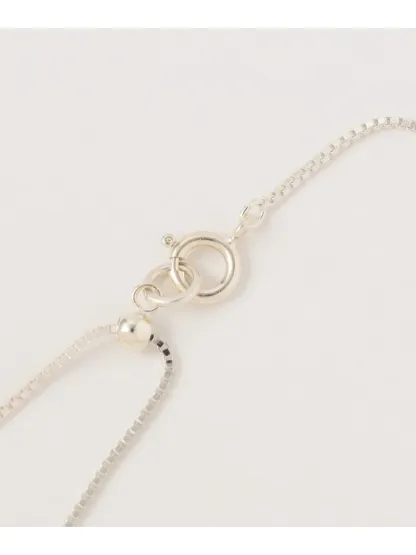 華奢なチェーンとハートモチーフが女性らしさ漂う＜LAPUIS＞のネックレス