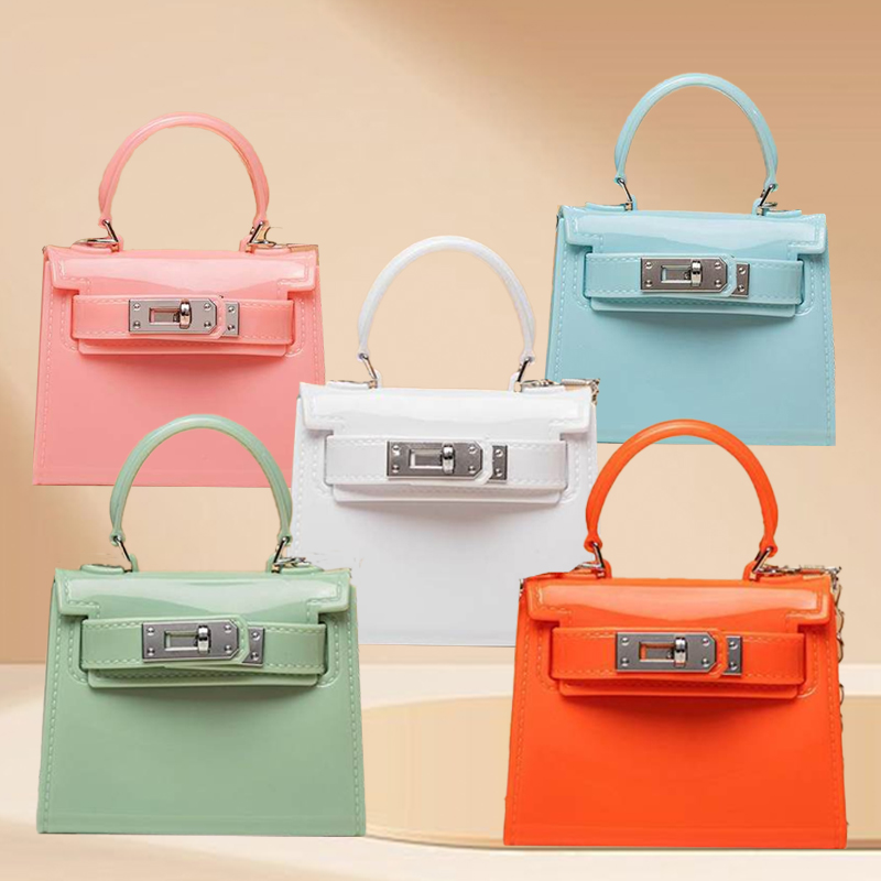 حقيبة هدايا رمضان 2025 (مُجمّعة حلوى) أو طقم هدايا رمضان 2025 (يحتوي على حلوى)