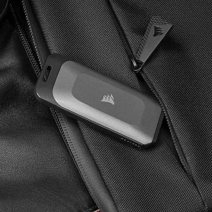 أحدث محرك أقراص SSD خارجي محمول عالي السرعة وأنيق ومحمول بسعة 8 تيرابايت