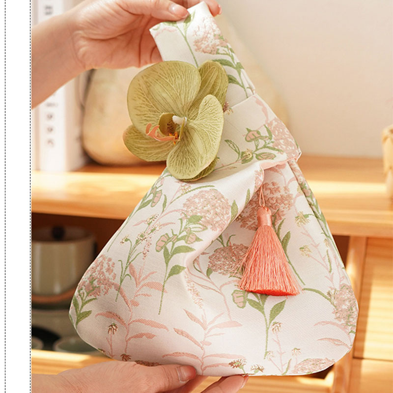 أكياس هدايا رائعة للعطلات، وأكياس الحلوى، وأكياس تغليف الهدايا（تم بيع حقيبة الهدايا فقط، ولا تتضمن أي عناصر تجريبية في الحقيبة الموجودة في الفيديو）