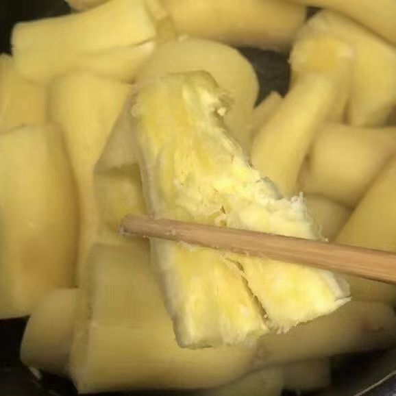 新鲜黄心木薯华南9号黄肉木薯适用糖水店甜品店点心店Yellow-fleshed cassava