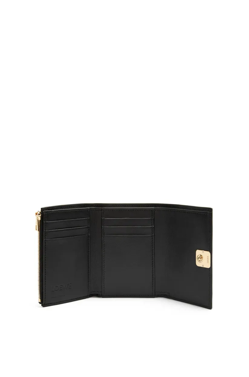 パファー アナグラム バーティカル ウォレット スモール（シャイニーナパカーフ）