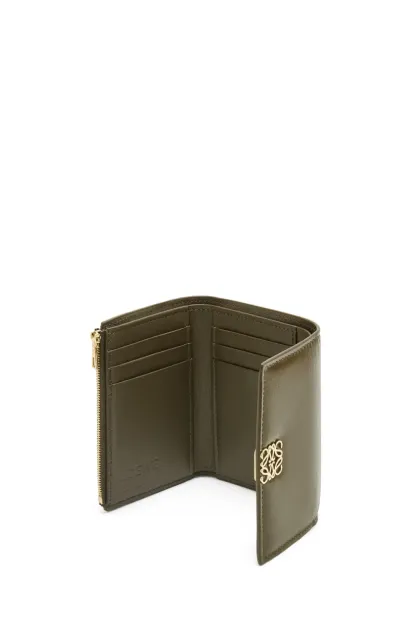 パファー アナグラム バーティカル ウォレット スモール（シャイニーナパカーフ）