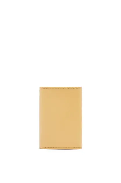 パファー アナグラム バーティカル ウォレット スモール（シャイニーナパカーフ）