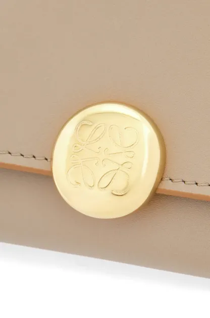 ぺブル コンティネンタル ウォレット（シャイニーナパカーフ）