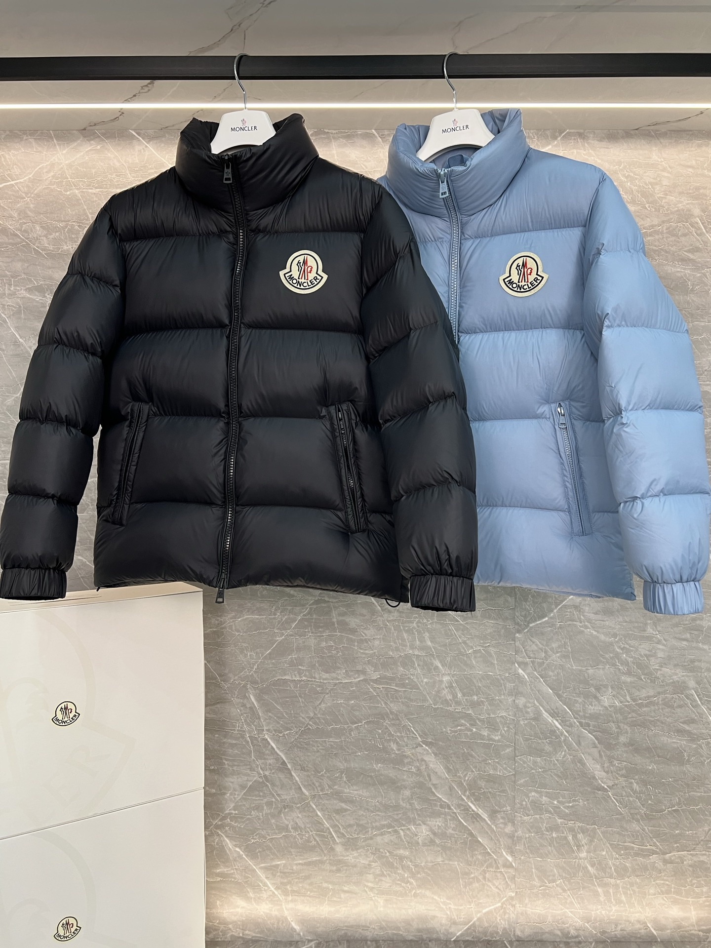 【人気商品】𝐌𝐎𝐍𝐂𝐋𝐄𝐑 モンクレール ビッグロゴ ダウンジャケット ユニセックスモデル