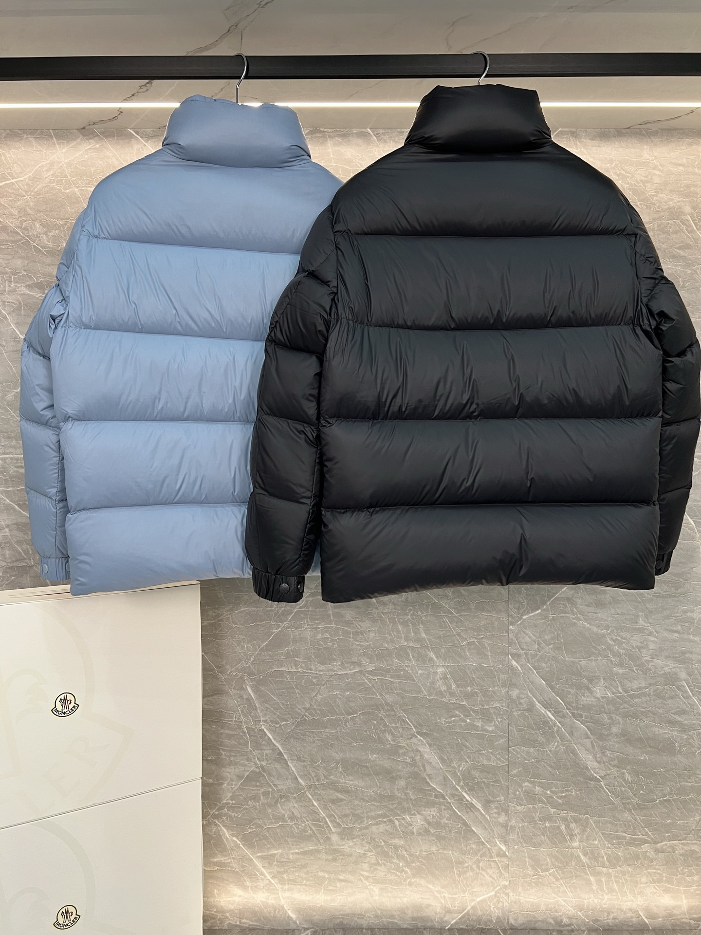 【人気商品】𝐌𝐎𝐍𝐂𝐋𝐄𝐑 モンクレール ビッグロゴ ダウンジャケット ユニセックスモデル