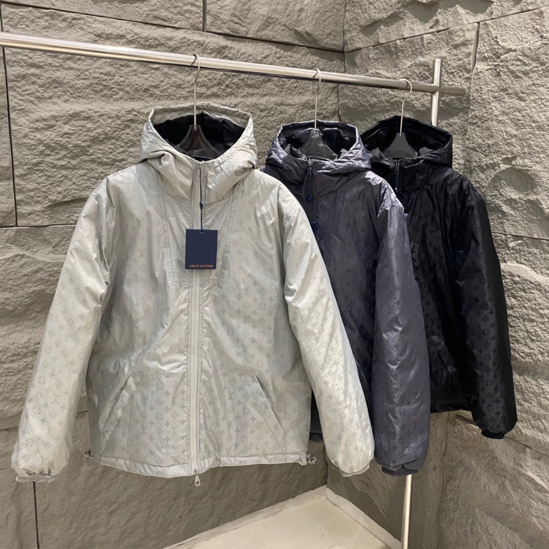 LOUIS VUITTON 2025年新作 LV ダウンジャケット フルロゴプリント ユニセックスモデル