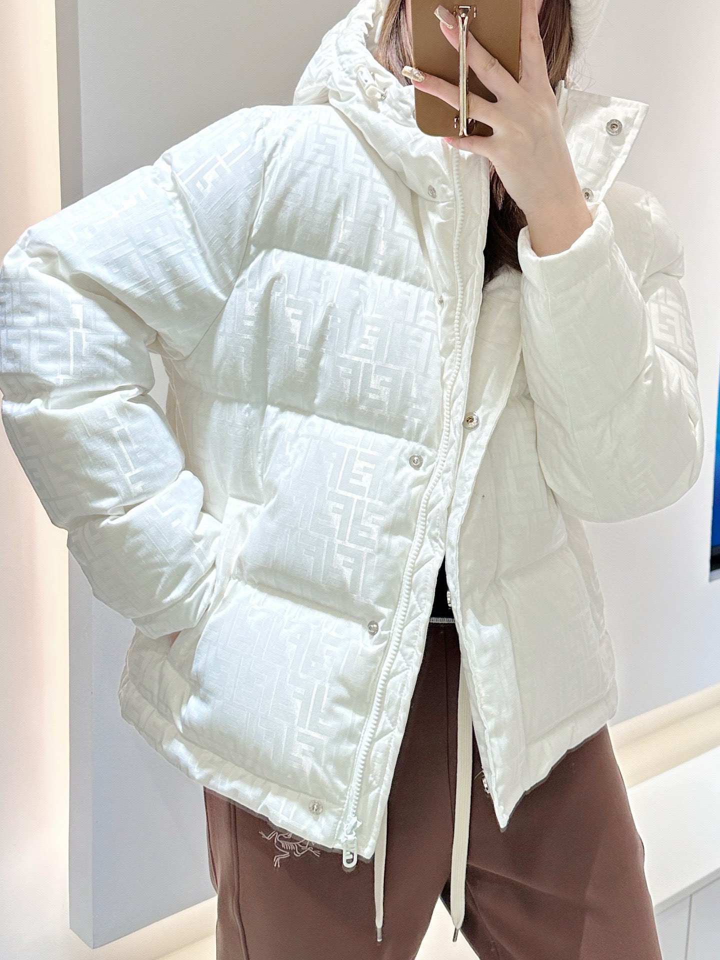 FENDI フェンディ フルロゴ ダウンジャケットMONCLER