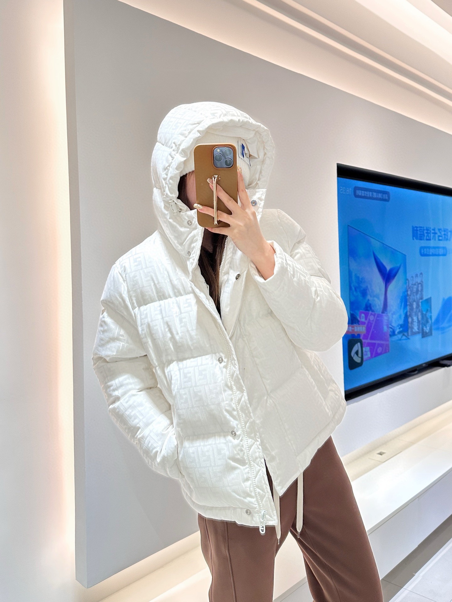 FENDI フェンディ フルロゴ ダウンジャケットMONCLER