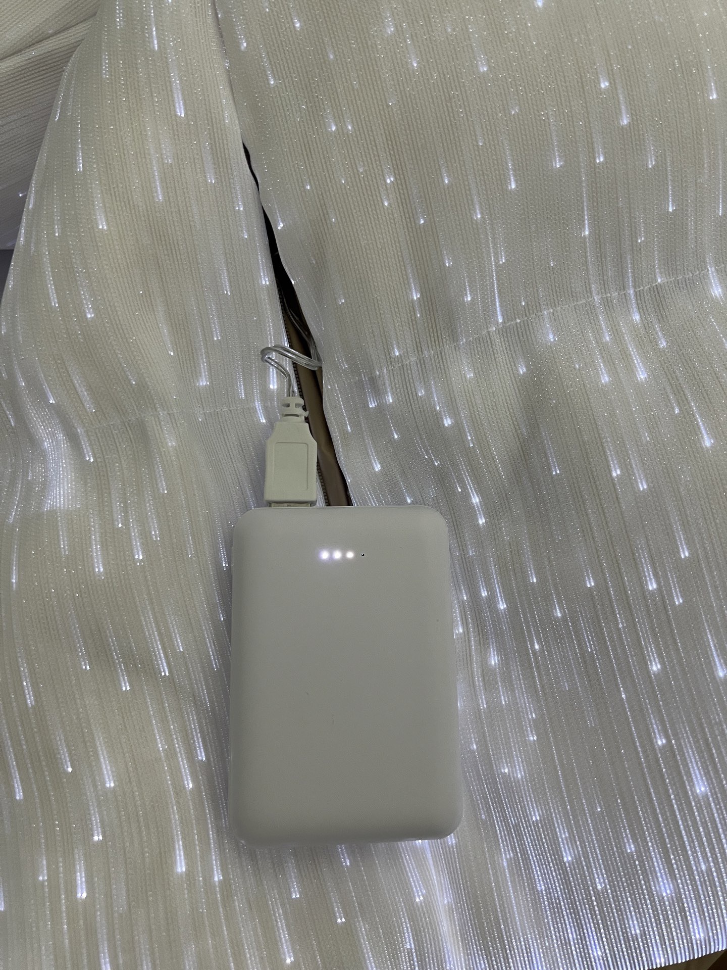 【人気商品】𝐌𝐎𝐍𝐂𝐋𝐄𝐑 新型発光薄型ダウンジャケット