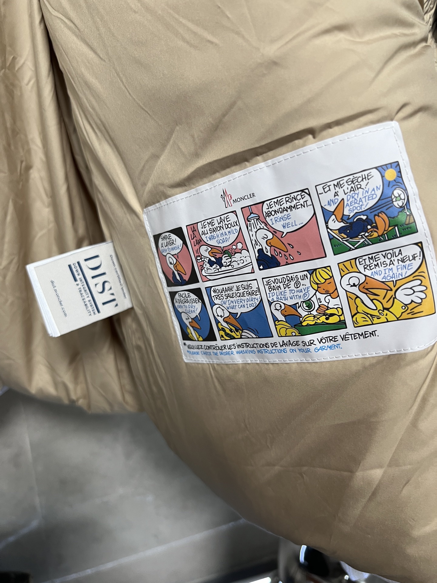 【人気商品】𝐌𝐎𝐍𝐂𝐋𝐄𝐑 新型発光薄型ダウンジャケット