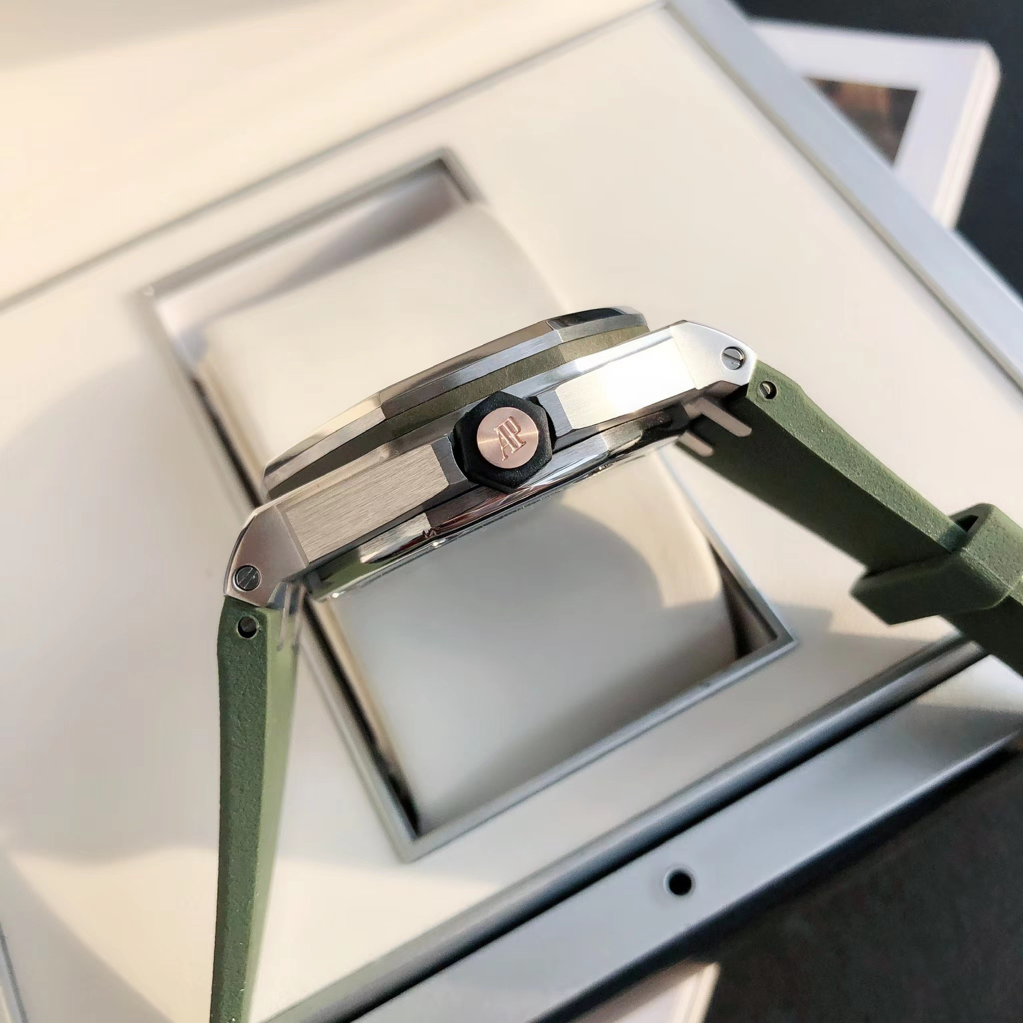 Audemars Piguet APオーデマピゲ ロイヤルオーク オフショア メンズ スポーツウォッチ ヘザーグリーン