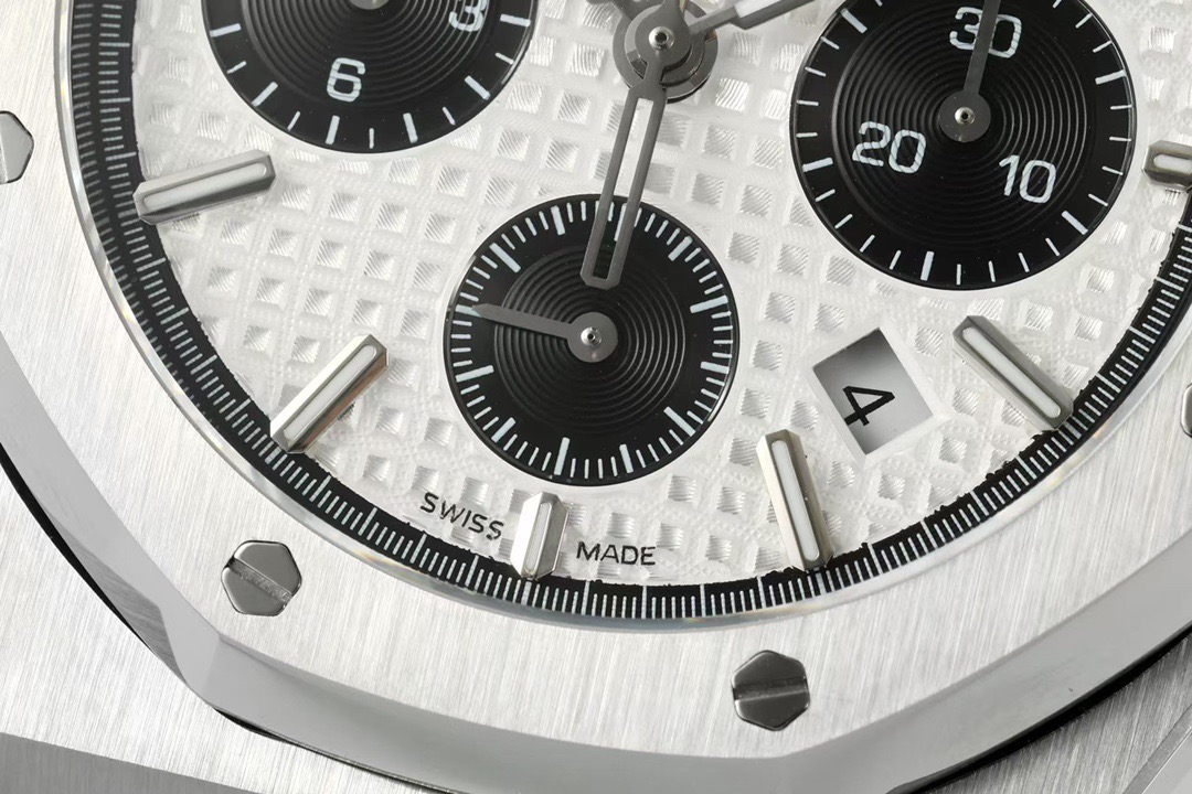 Audemars Piguet APオーデマピゲ ロイヤルオーク オフショア メンズ スポーツウォッチ ホワイト