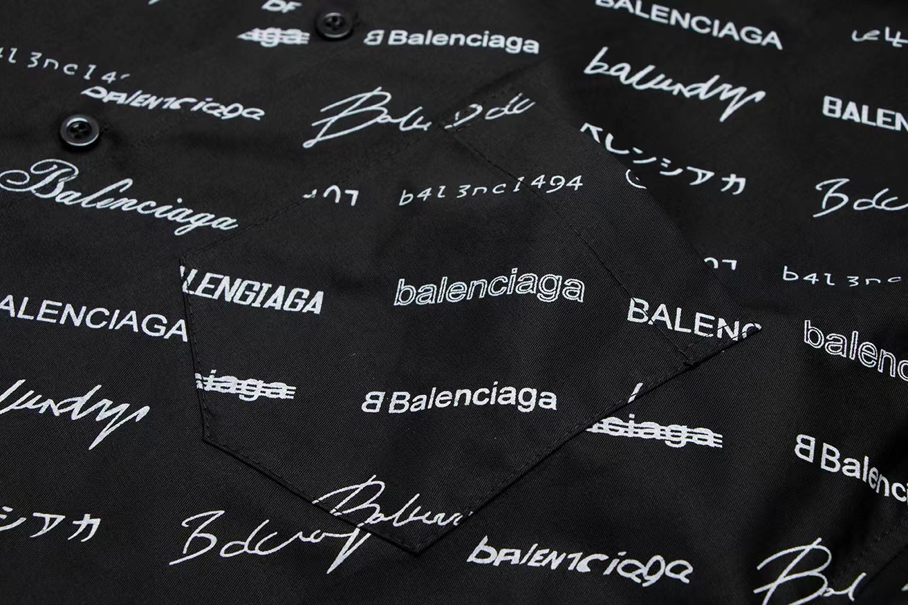 【Balenciaga 旗艦店】ご好評に付き再入荷！！