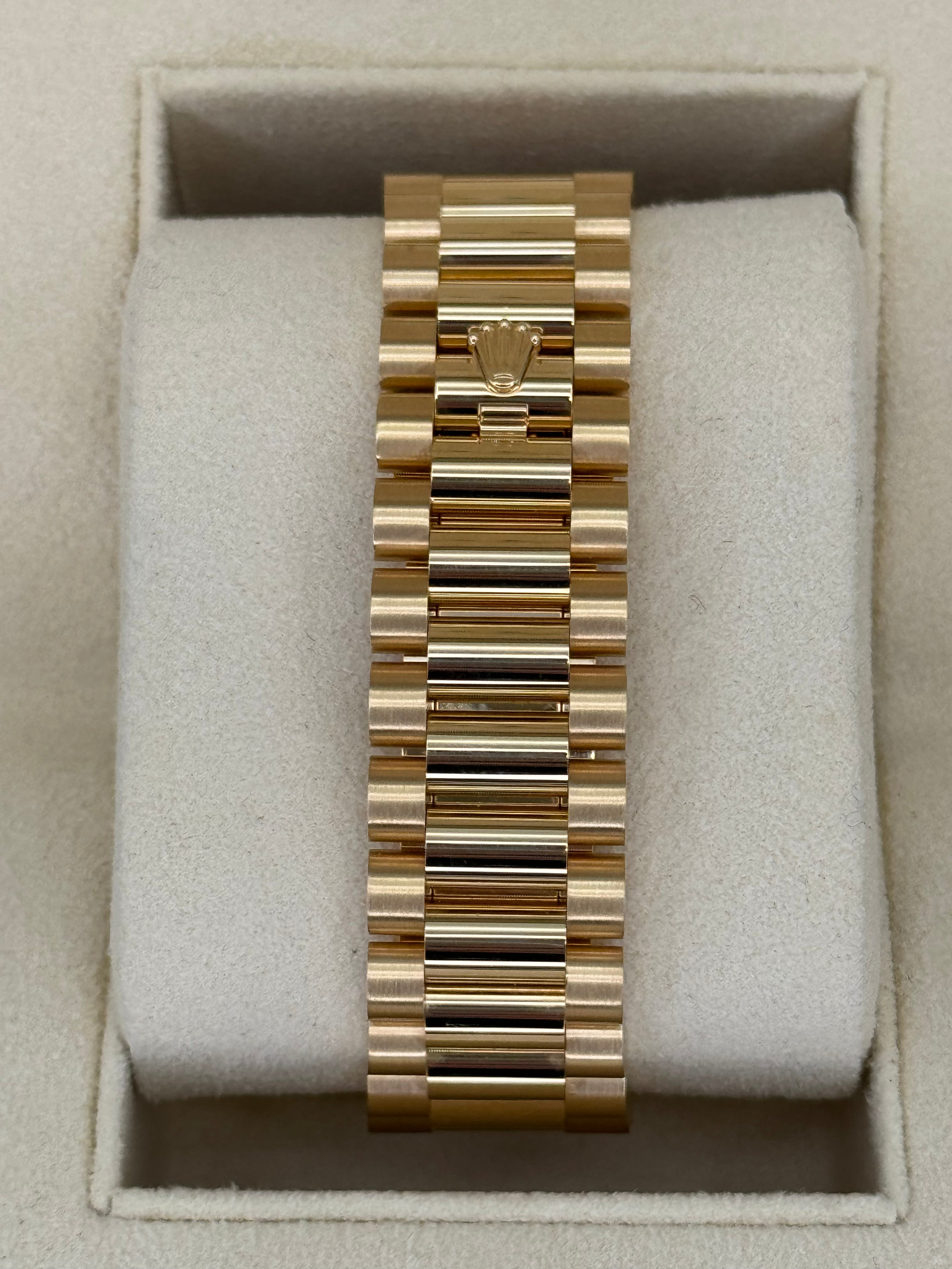 NEW 2024 ロレックス デイデイト 36mm 128238 シャンパンダイヤ文字盤