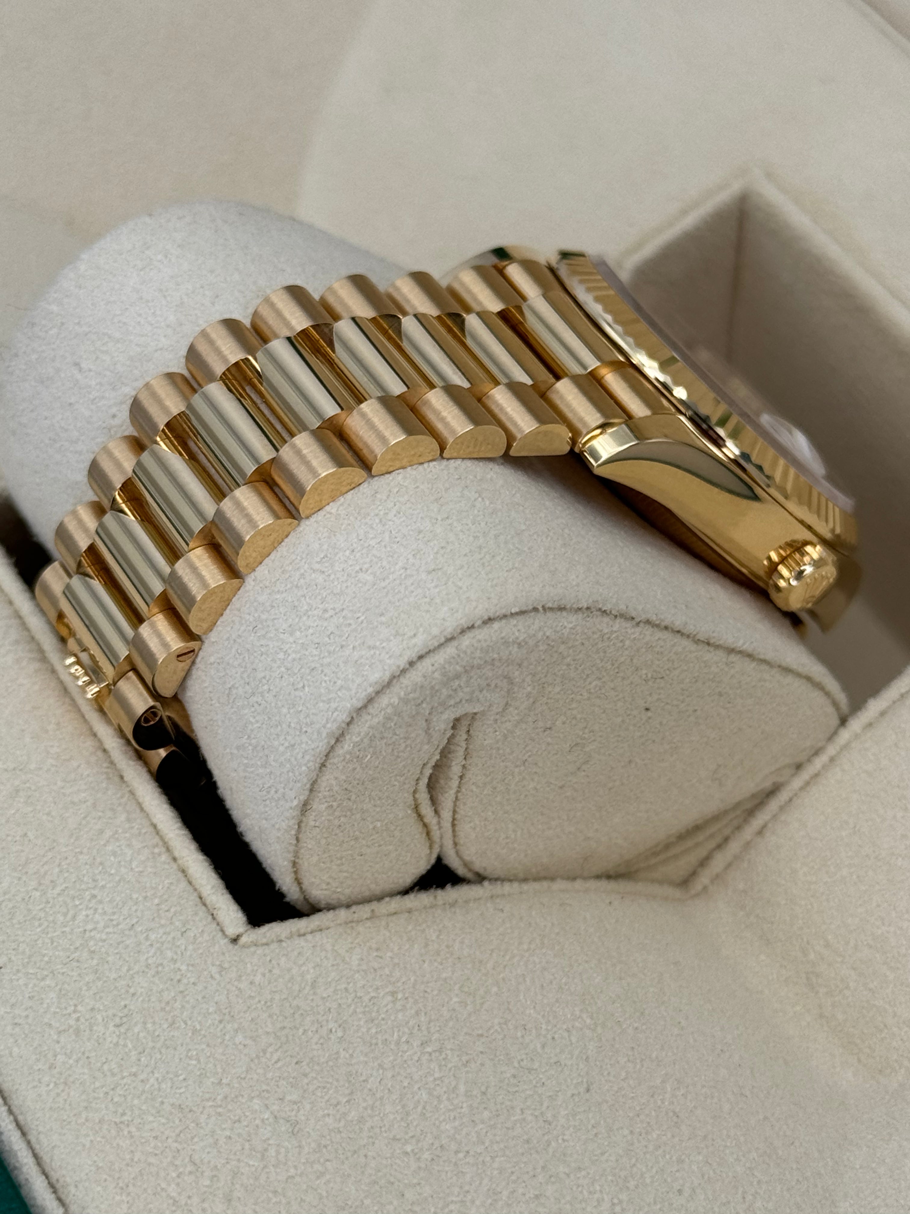 NEW 2024 ロレックス デイデイト 36mm 128238 シャンパンダイヤ文字盤