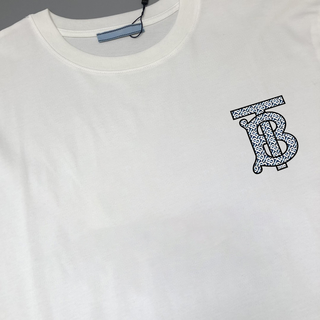 【Burberry】（バーバリー )半袖 男女兼用、ご好評に付き再入荷！