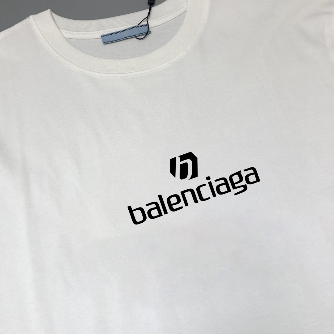 【BALENCIAGA】（バレンシアガ ）半袖 ご好評に付き再入荷！