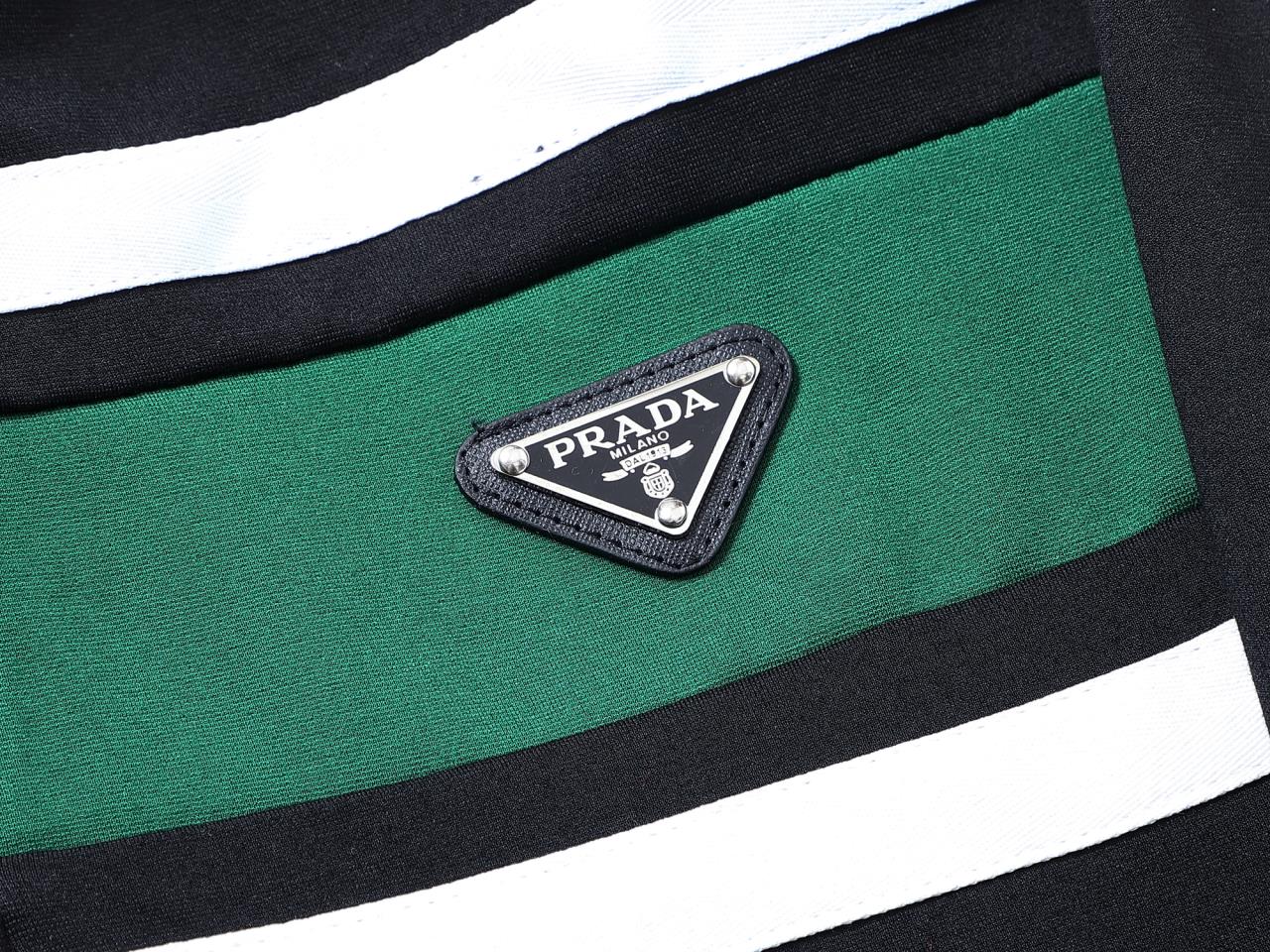 【Prada】( プラダ ) 【即日出荷】ご好評に付き再入荷！