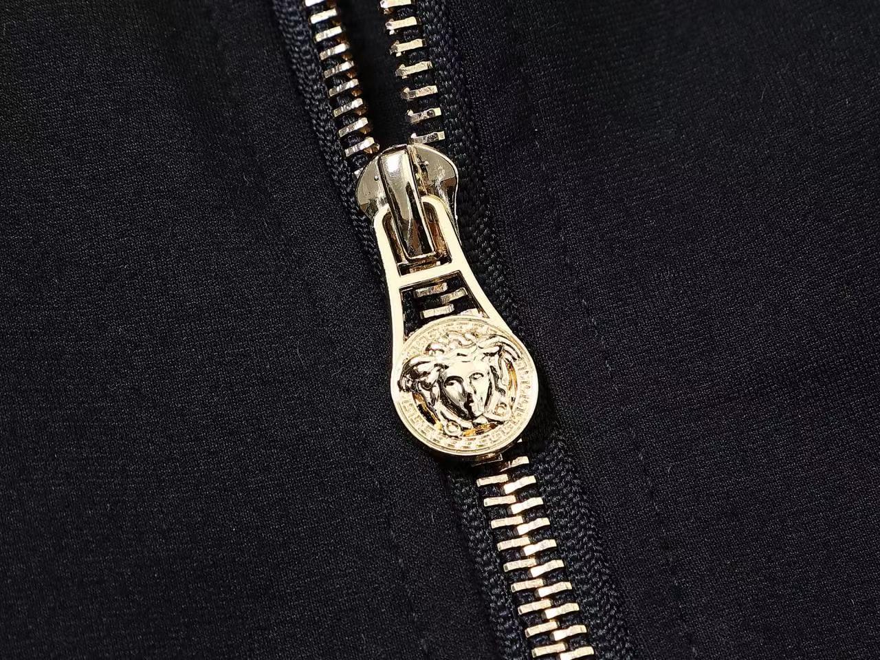 【VERSACE公式旗艦店】ご好評に付き再入荷！