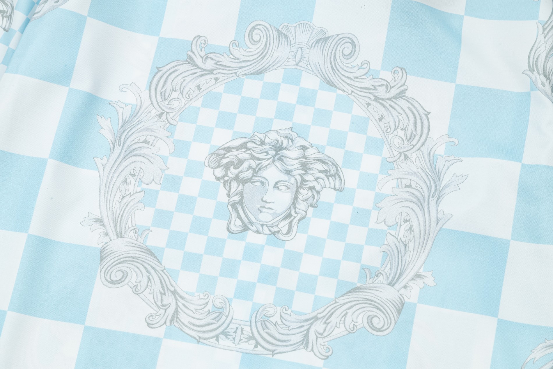 【VERSACE公式旗艦店】ご好評に付き再入荷！