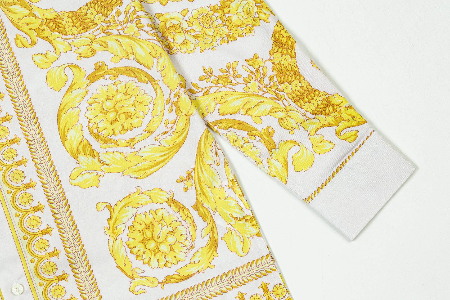 【VERSACE公式旗艦店】ご好評に付き再入荷！