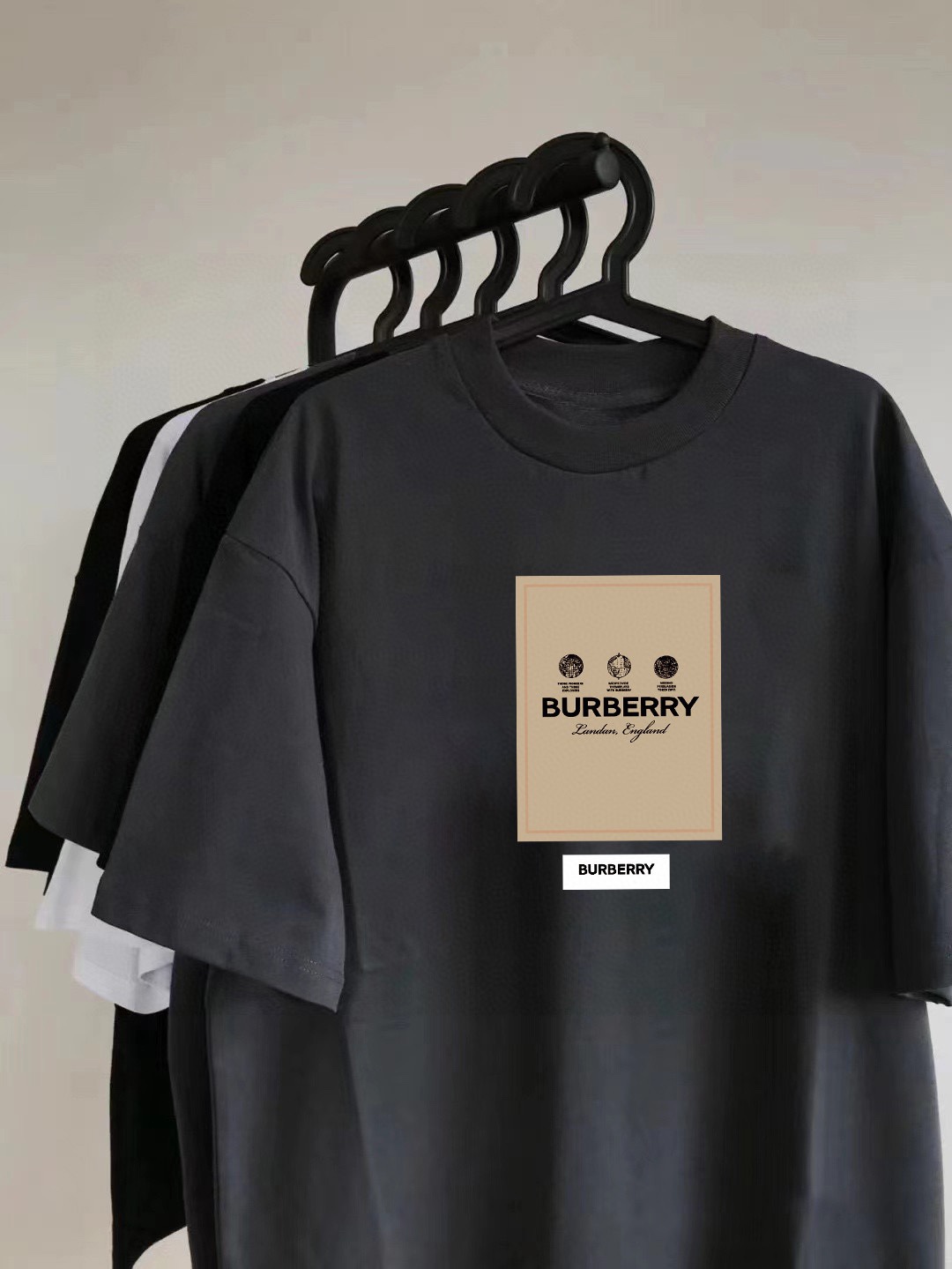 【Burberry】（バーバリー )半袖 男女兼用、ご好評に付き再入荷！