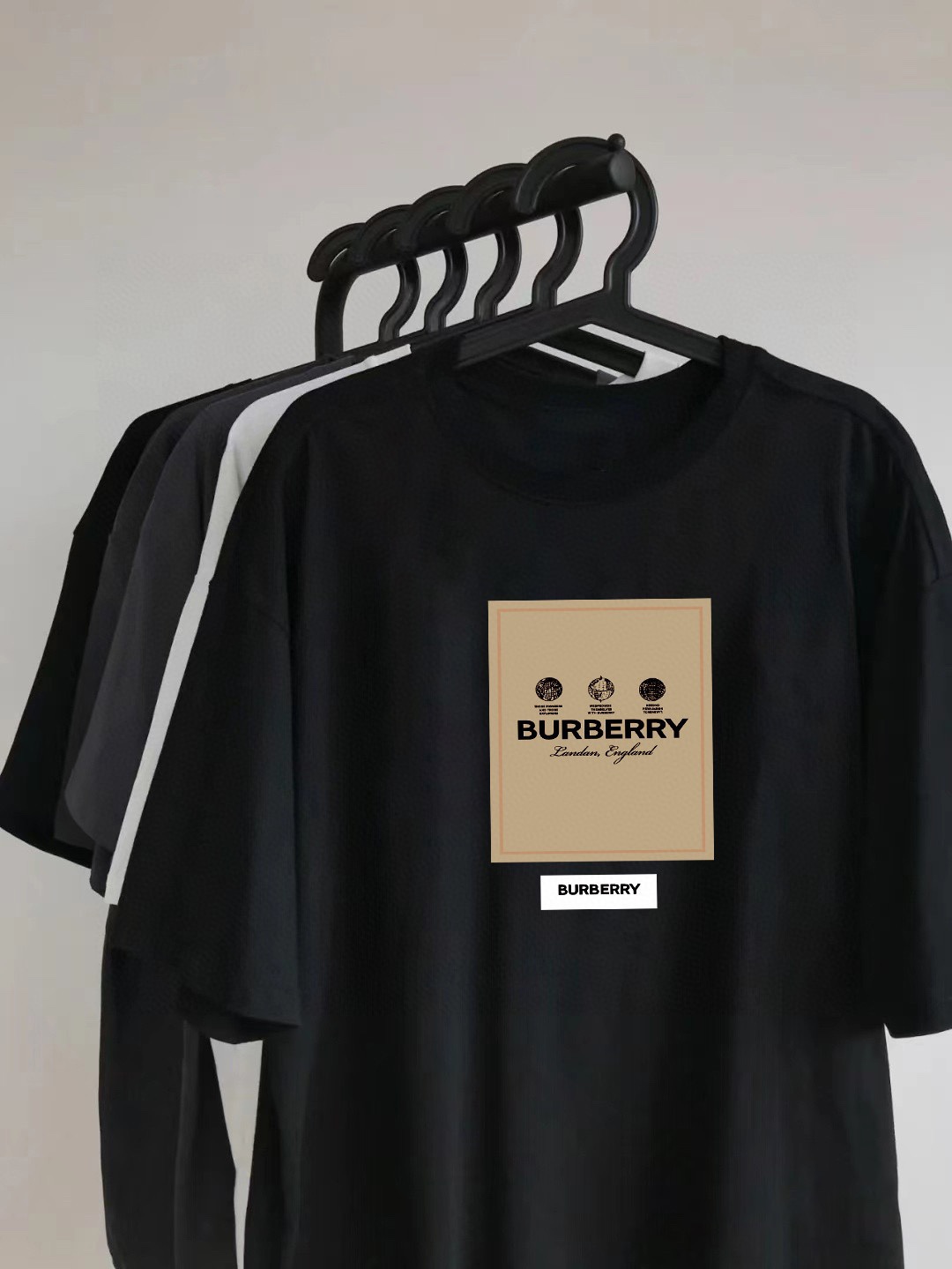 【Burberry】（バーバリー )半袖 男女兼用、ご好評に付き再入荷！