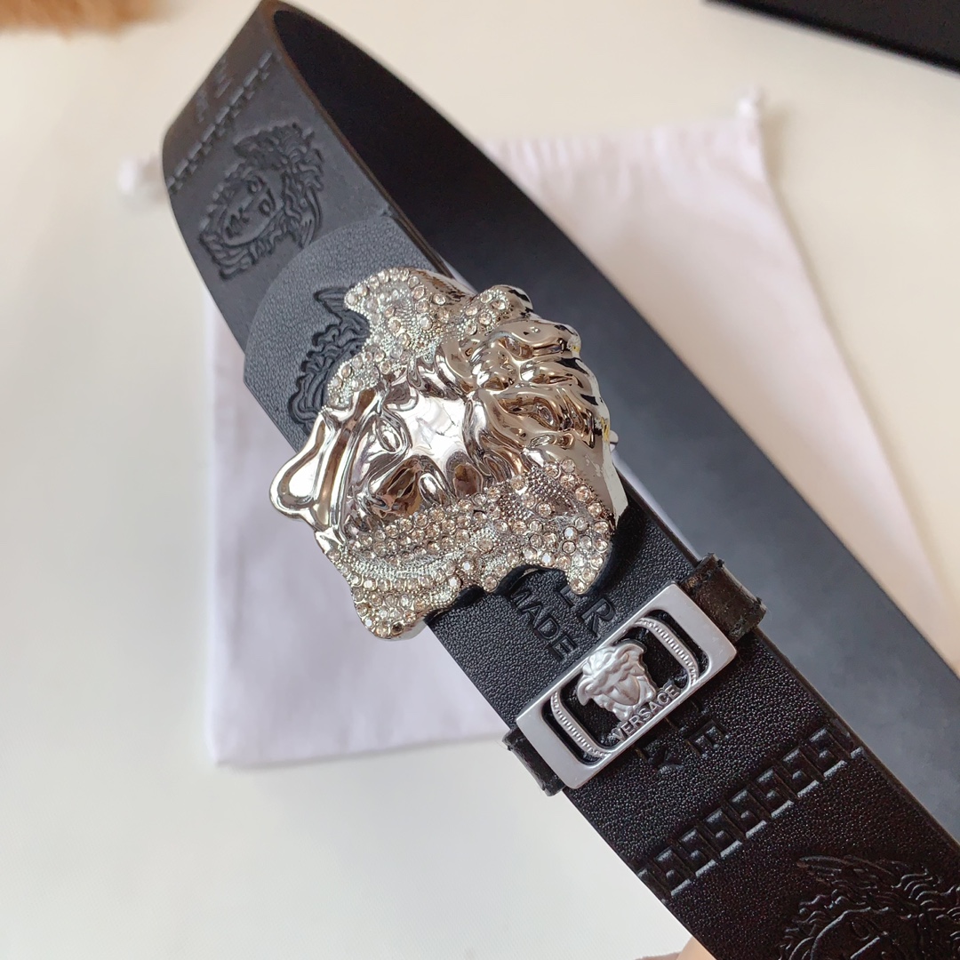 VERSACE   輸入牛革メドゥーサ型押し