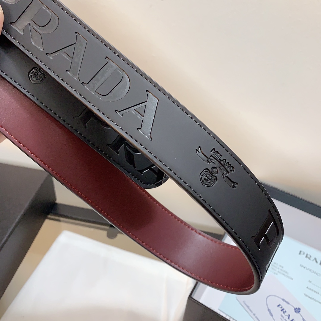 PRADA バーガンディの底革マッチング